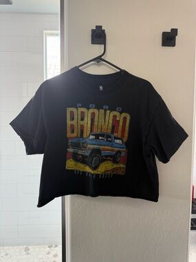 Black Bronco Graphic Crop Tee